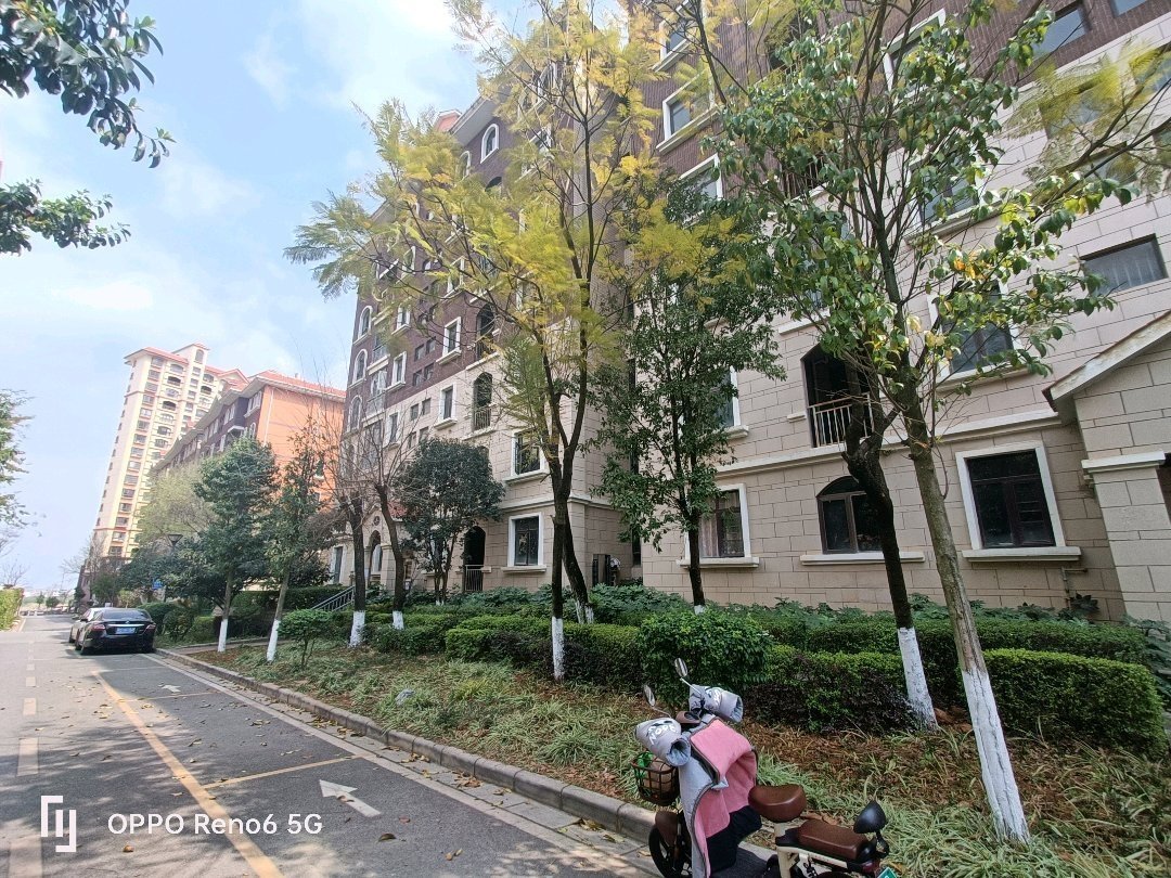 南疆坤城,南疆坤城毛坯面积122.4㎡,带一个产权车位13