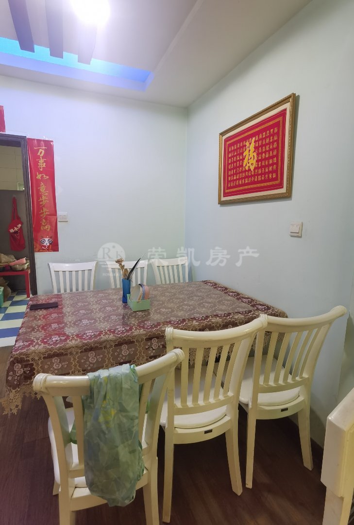 鸿兴商业城,市中心大套三,送屋顶大花园,房东诚心出售12