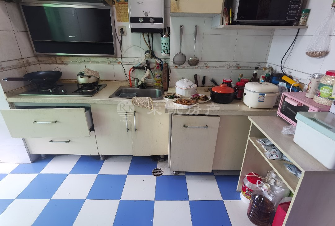 鸿兴商业城,市中心大套三,送屋顶大花园,房东诚心出售10