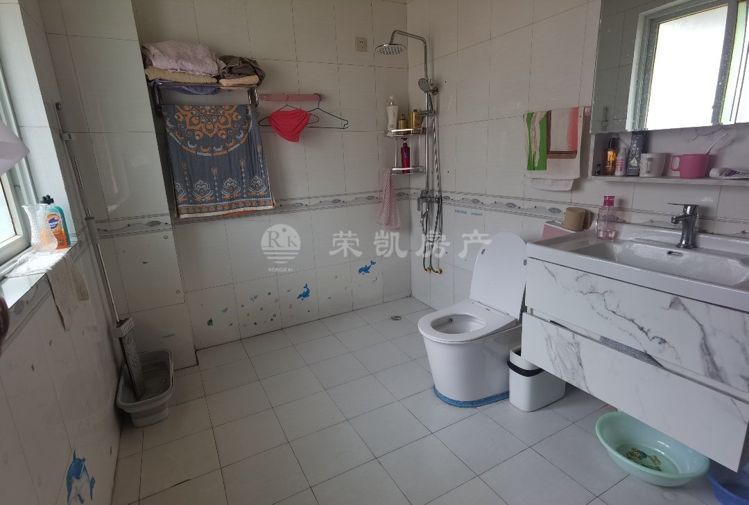 鸿兴商业城,市中心大套三,送屋顶大花园,房东诚心出售8