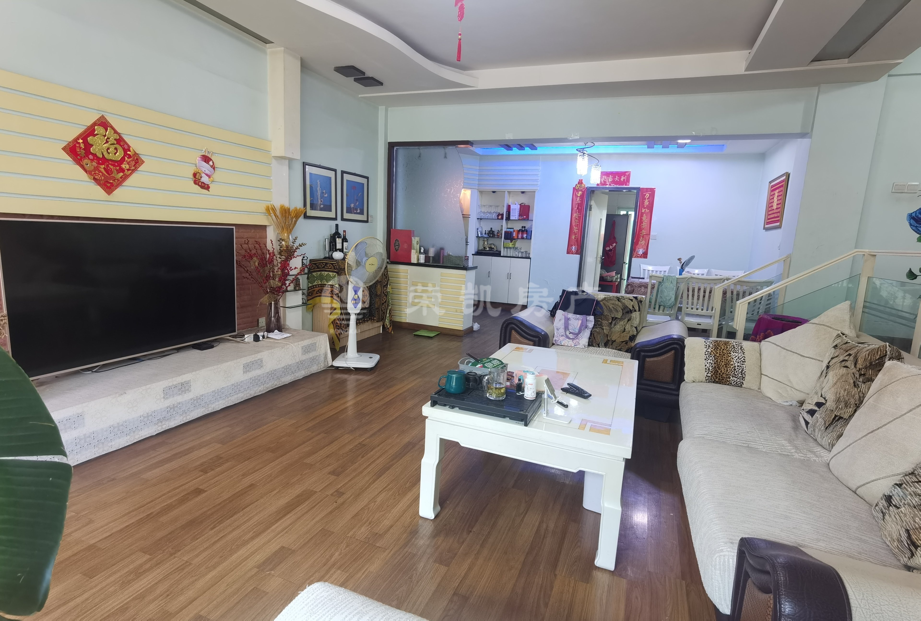 鸿兴商业城,市中心大套三,送屋顶大花园,房东诚心出售13