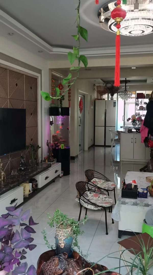 华城国际,华城国际步梯二楼三室两厅一卫带家具带地下室可按揭1