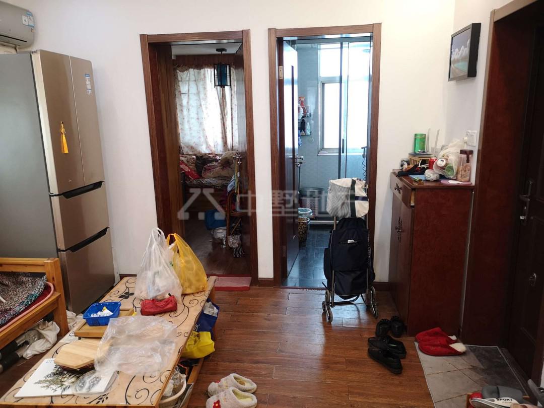 苜卫路31号小区,地铁口精品好房,楼层好。3