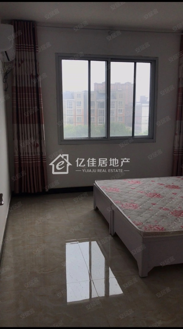 万基花园三期,万基花园三期纯板房,户型3室2厅2卫1阳台急售!房型极好!2