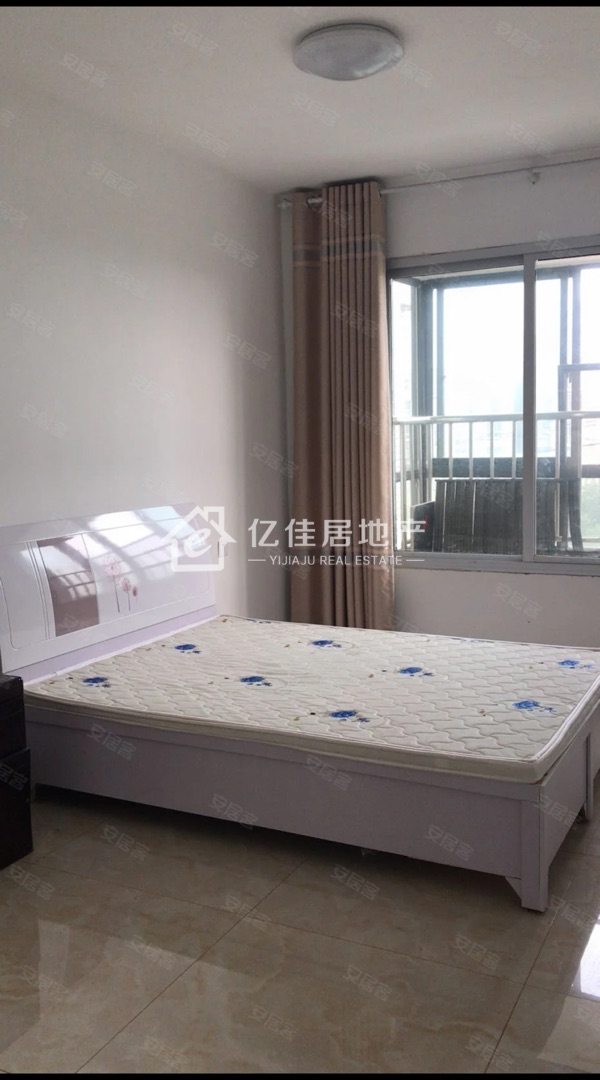 万基花园三期,万基花园三期纯板房,户型3室2厅2卫1阳台急售!房型极好!3