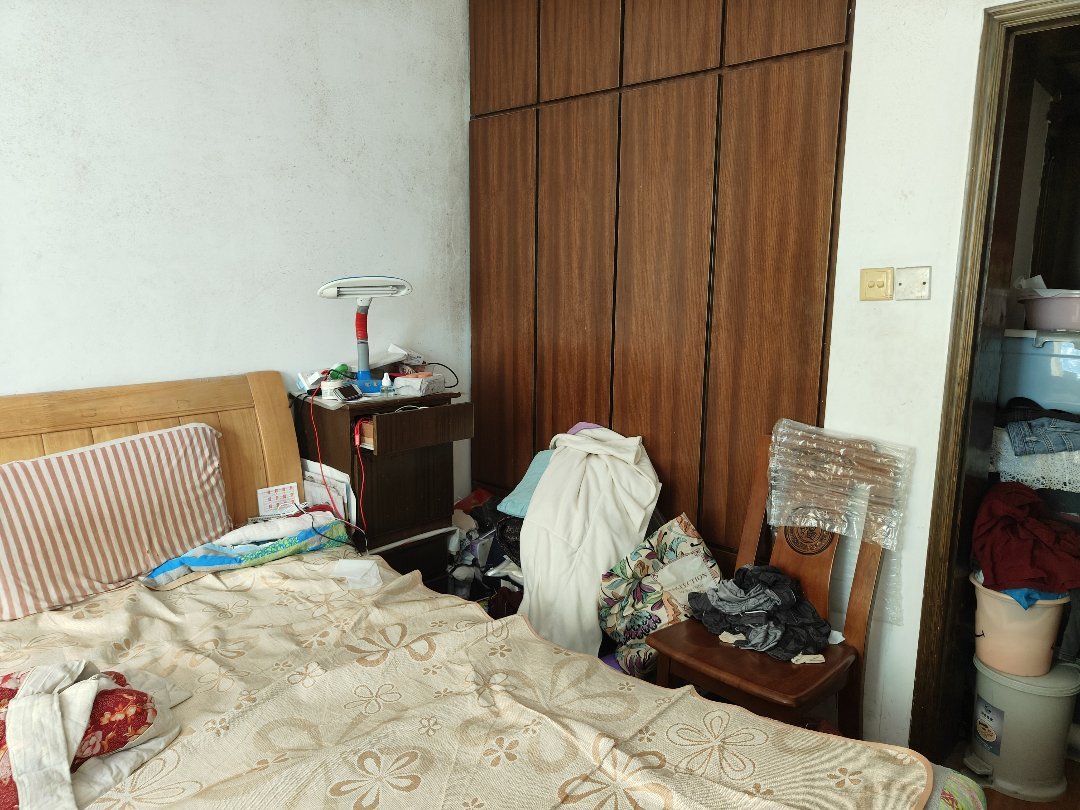新苑小区三区,新苑多层2楼出售 看下可谈5