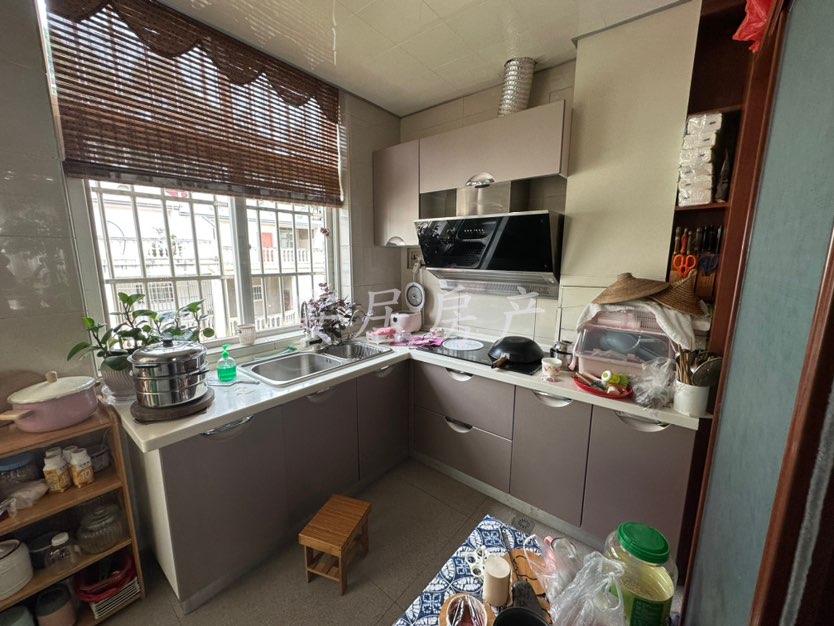 泸西园丁小区,( 安居 )园丁小区148.85平 全新精装修,读新建小4室2