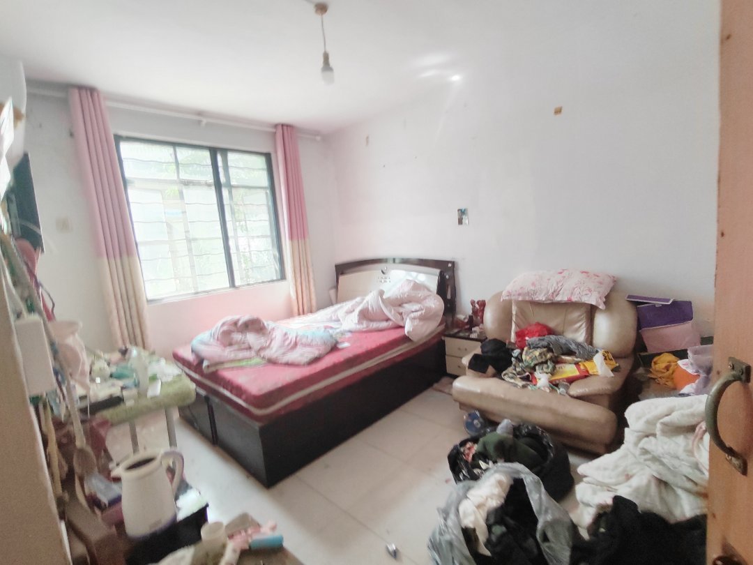 哈森路地税局家属院,哈森路与八一路交叉口三室带院来啦8