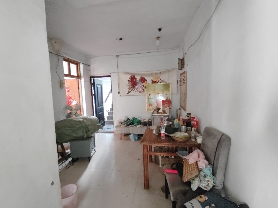 哈森路地税局家属院,哈森路与八一路交叉口三室带院来啦3