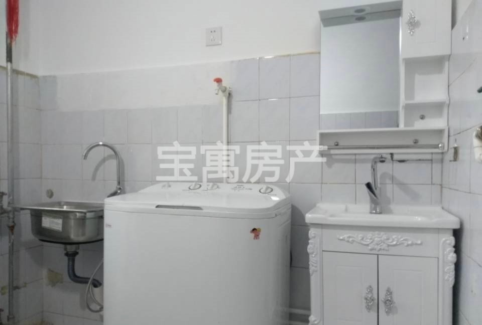 兰新小区,兰新小区二楼一室一厅一卫 产权清晰急售2