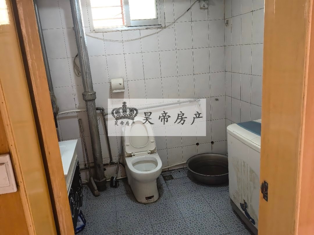 安泰家园,安泰家园 卫生间带窗户,东西通透,房子出租中,看房提前约3