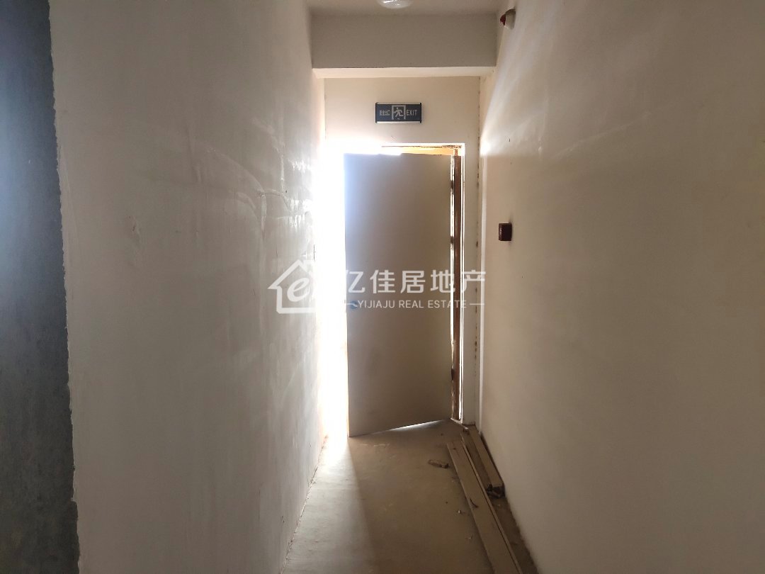 万汇城,新体育场附近万汇城,一梯一户大四室,全天采光!2