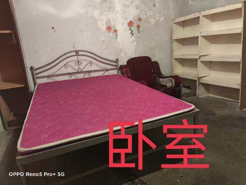 秦川社区,8226秦川社区步梯楼,可改3室,楼顶是花园双证齐全可按揭。6