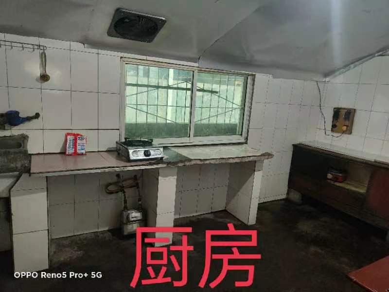 秦川社区,8226秦川社区步梯楼,可改3室,楼顶是花园双证齐全可按揭。4
