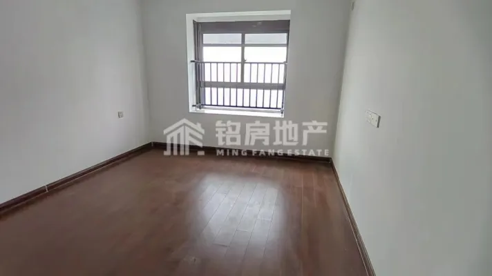 碧桂园玖玺台,精装四室,纯东边边户,车位另售6万