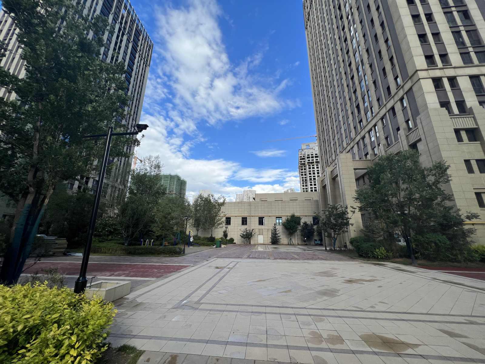 西宁万科城,急售 城中万科城精装小三室 拎包入住精装有证随时过户12