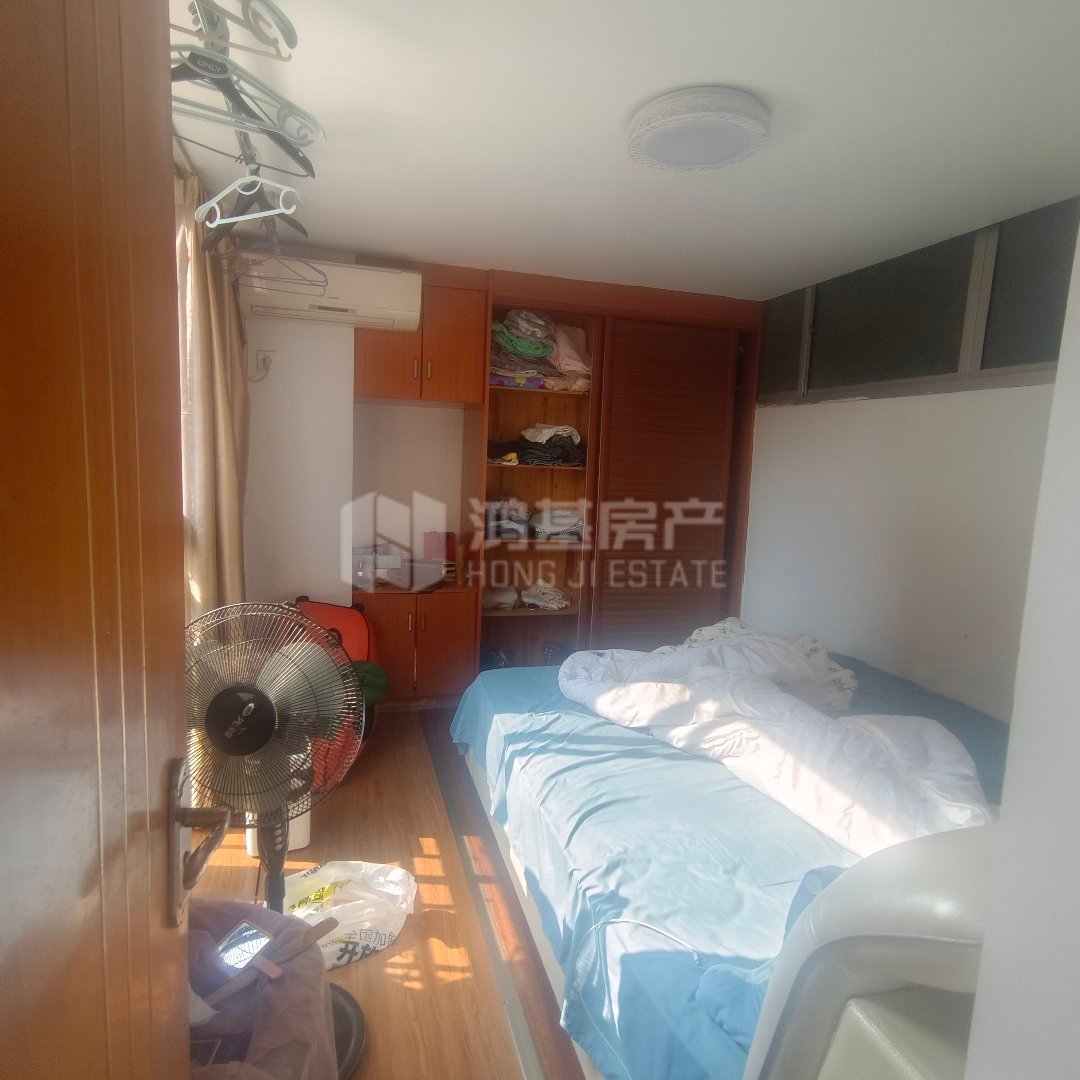 红谷十二庭,1:单价总价都很低 2 :太阳好 户型方正 3.电梯洋房5