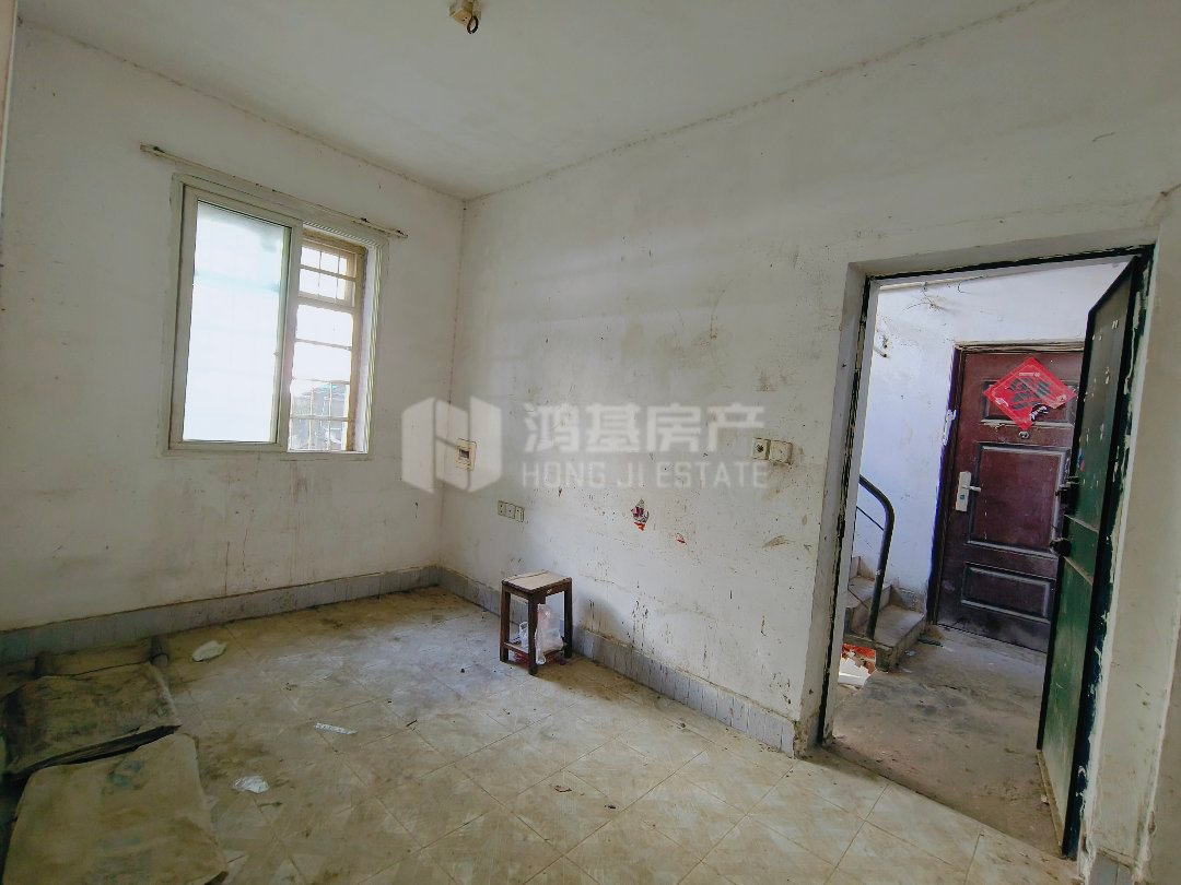 铁路八村,各自付税,看房方便,房主急售铁路八村精装2室1厅1卫1阳台3
