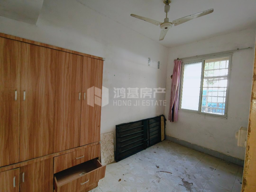 铁路八村,各自付税,看房方便,房主急售铁路八村精装2室1厅1卫1阳台4