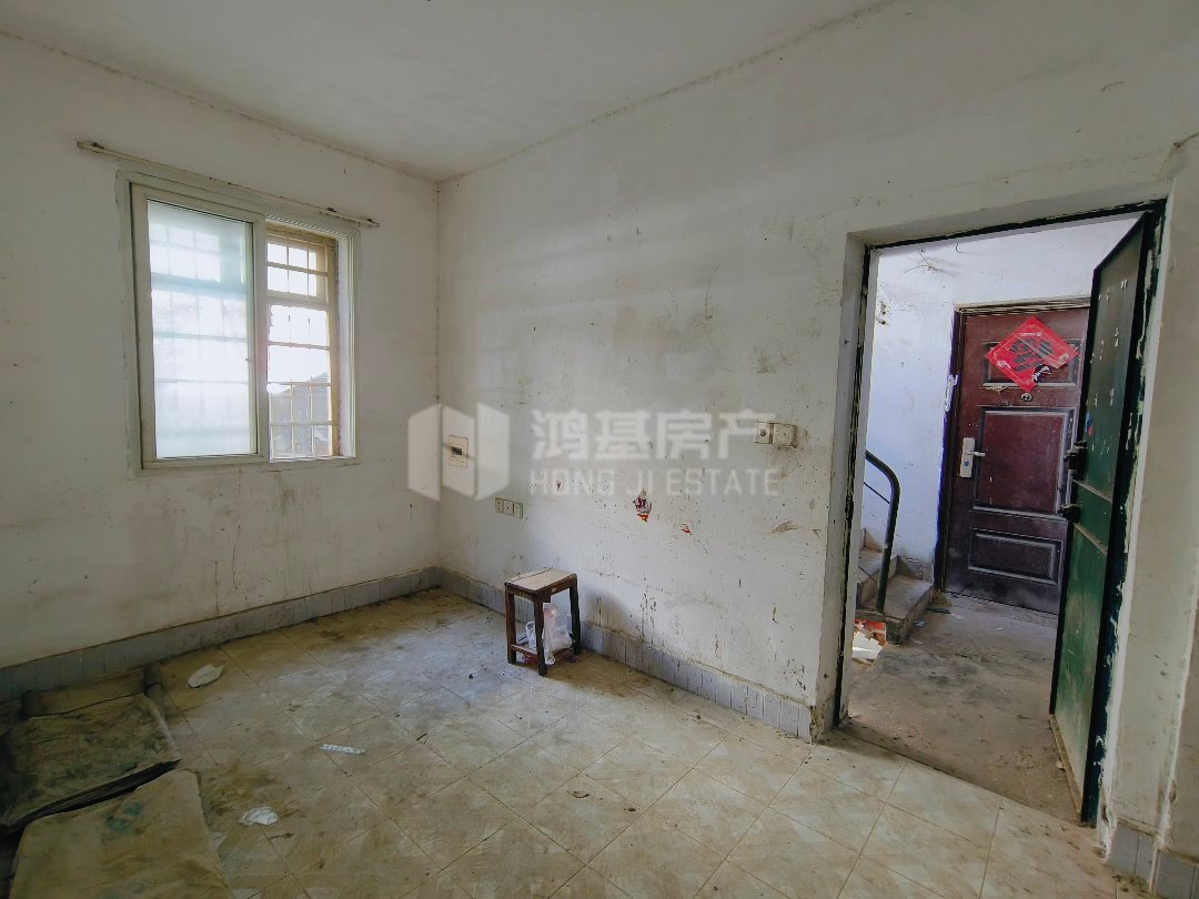 铁路八村,各自付税,看房方便,房主急售铁路八村精装2室1厅1卫1阳台1