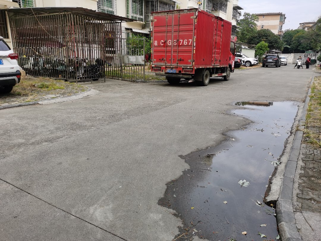 六合路,汇通小学对面 六合路1房带天面出售7