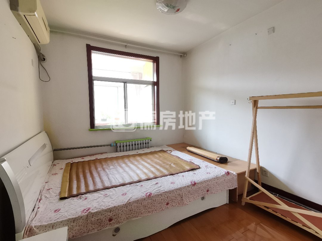 县医院东宿舍区,精装修,带储藏室,有证可分期,不动产证2022年7月26号3