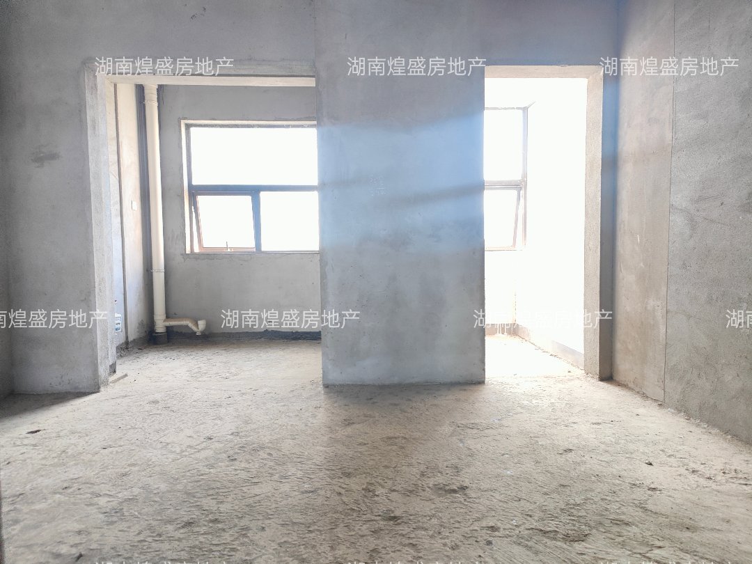 西湖星城公馆,星城公馆毛坯四房,户型周正,视野开阔,就读望一外国语,可按揭5