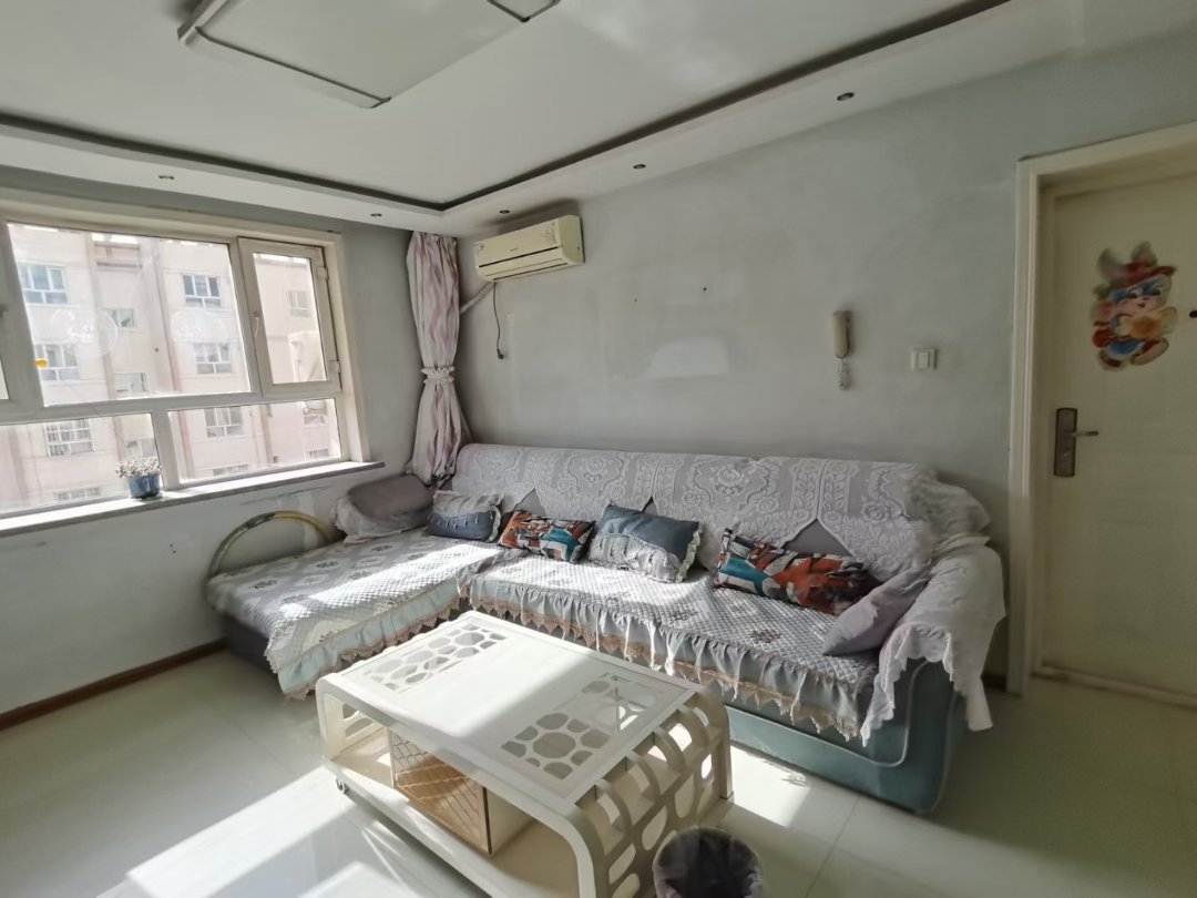 新天地小区,四楼两室,装修精美,家具家电齐全3