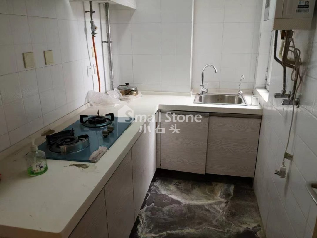 开发区阳光城,阳光城58平1室精装朝北,顶楼72万,可以落户,大产权7