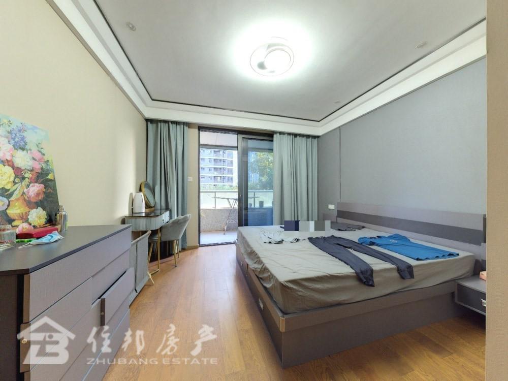融创望海潮,4室1厅2卫2阳台130.4㎡,阔绰客厅,超大阳台2