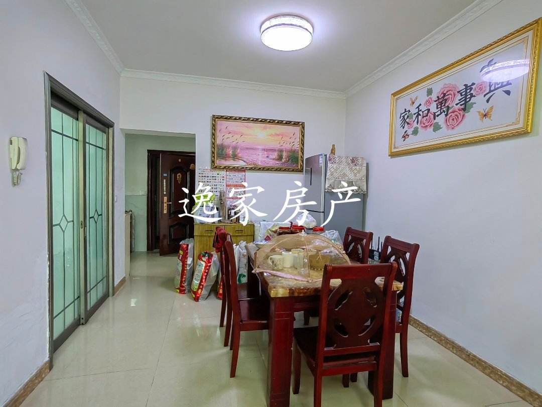 圣典名都,地段位置比较好,中间楼层。。2