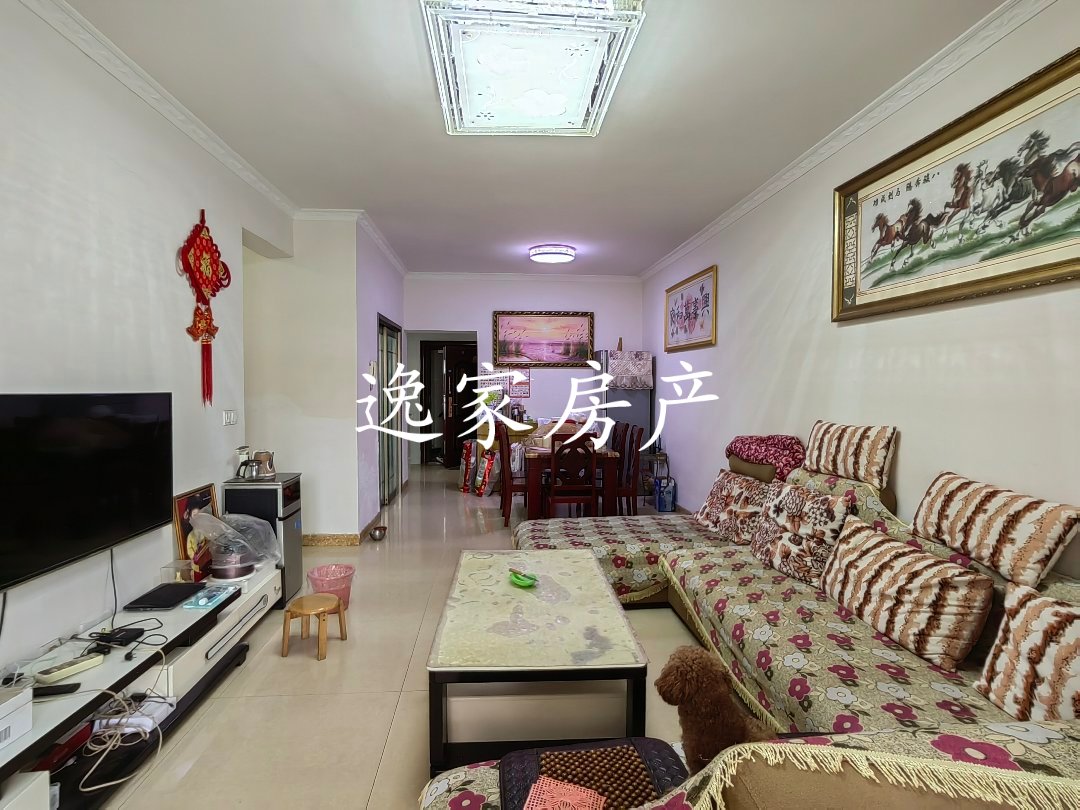 圣典名都,地段位置比较好,中间楼层。。1