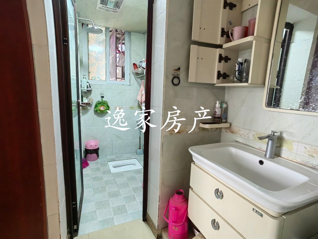 圣典名都,地段位置比较好,中间楼层。。6