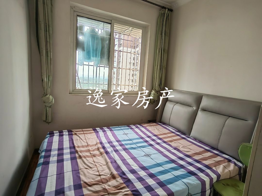 圣典名都,地段位置比较好,中间楼层。。5