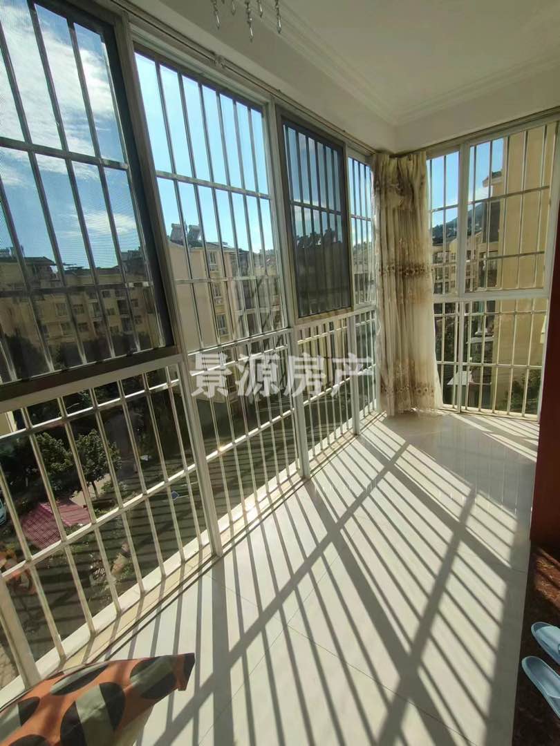 金澜半岛,精品好房,楼层好,视野广,带家具金澜半岛3室2厅2卫2阳台!3