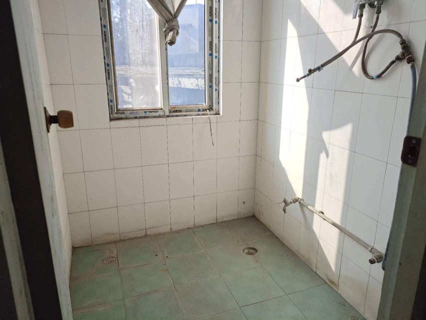 工商局住宅小区,水牛城附近单位小区好停车毛坯价3