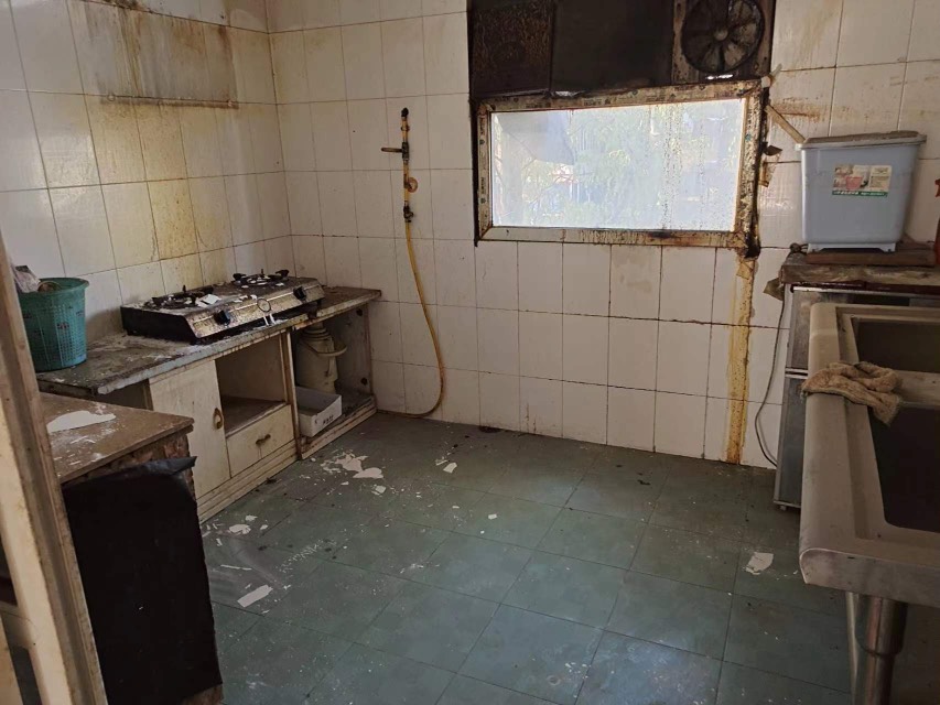 工商局住宅小区,水牛城附近单位小区好停车毛坯价8