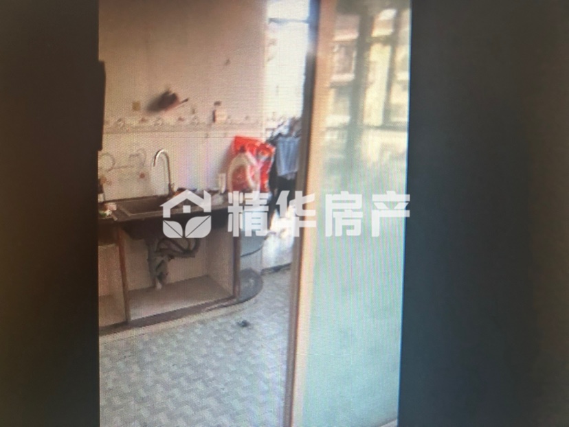 卧龙城,卧龙城三室两厅,户型方正釆光佳,送储藏间,满五税低3