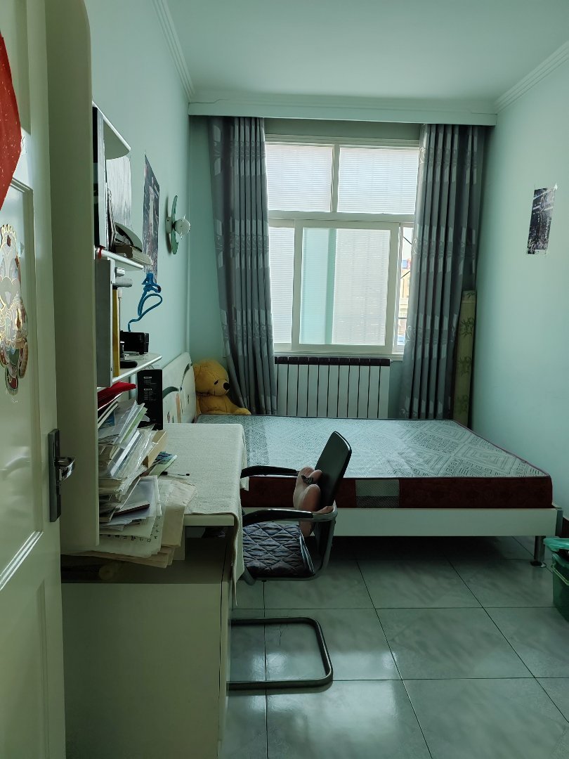兆兴商住楼,3室2厅1卫,中间楼层,带走洗衣机,其他的全留,地理位置佳8