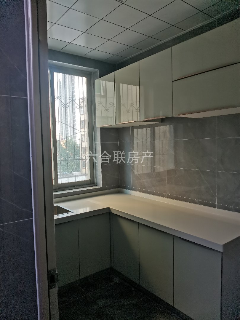 火花小区,火花小区多层三楼两室两厅一卫业主诚心出售9