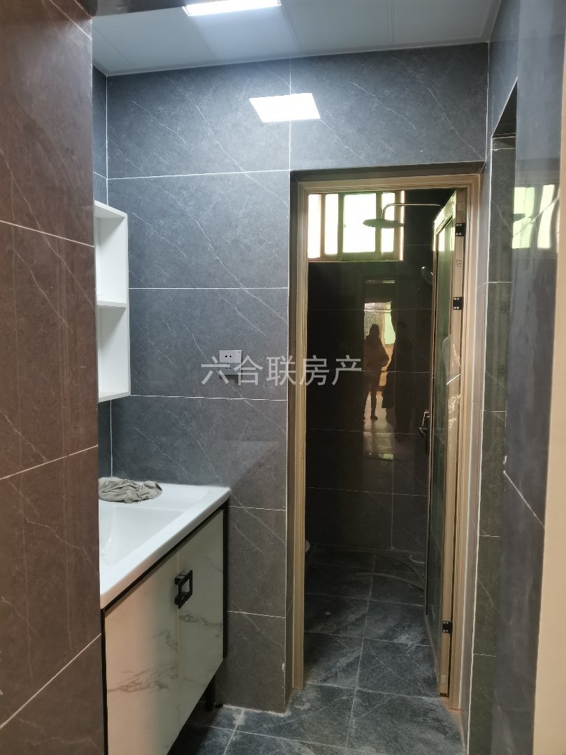 火花小区,火花小区多层三楼两室两厅一卫业主诚心出售8