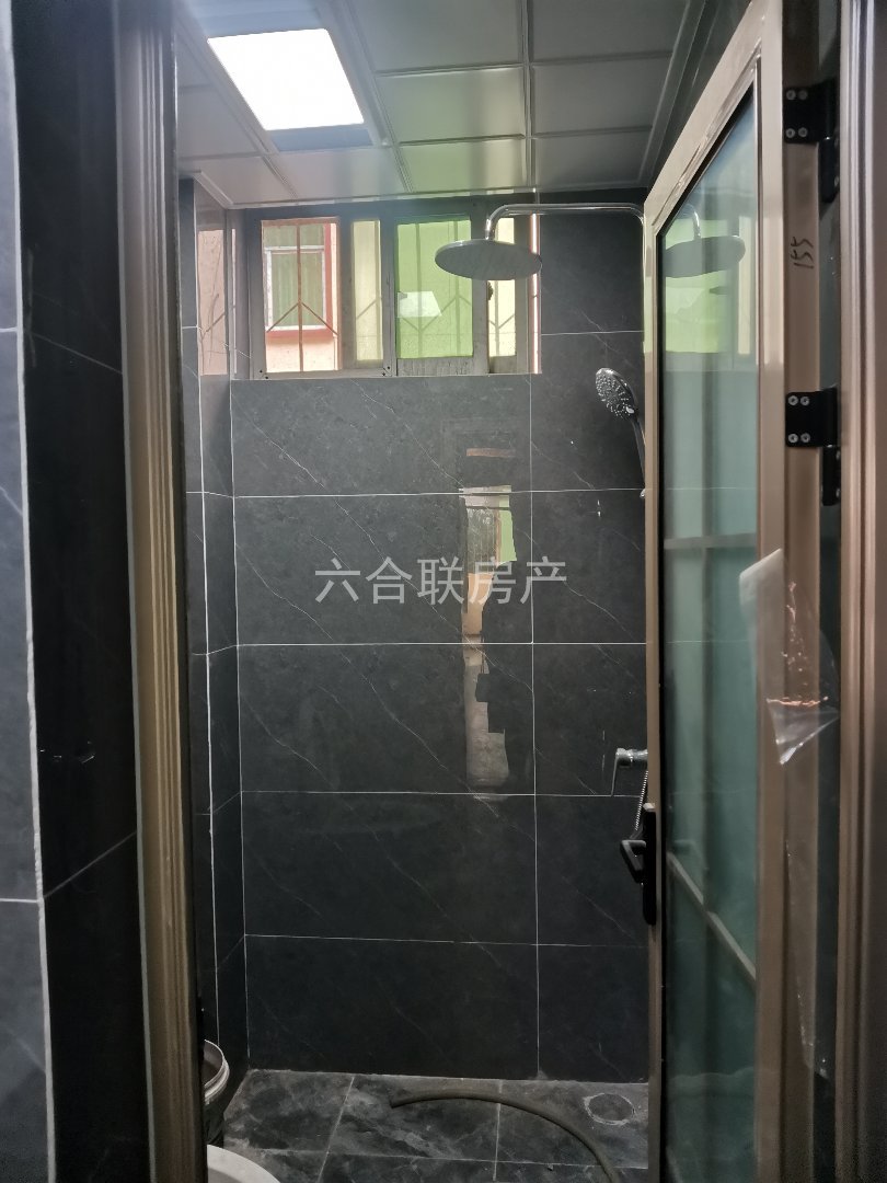 火花小区,火花小区多层三楼两室两厅一卫业主诚心出售7