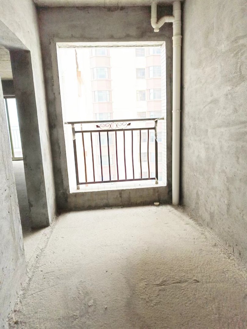 江湾一号,江湾一号电梯中层 阳台南向 3室2厅2卫2阳台 交通方便7
