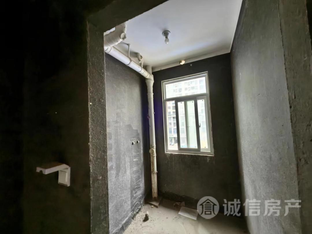 薛园西区,薛园西区毛坯三室两厅两卫双阳台东边户大型社区繁华地段雪枫十一8