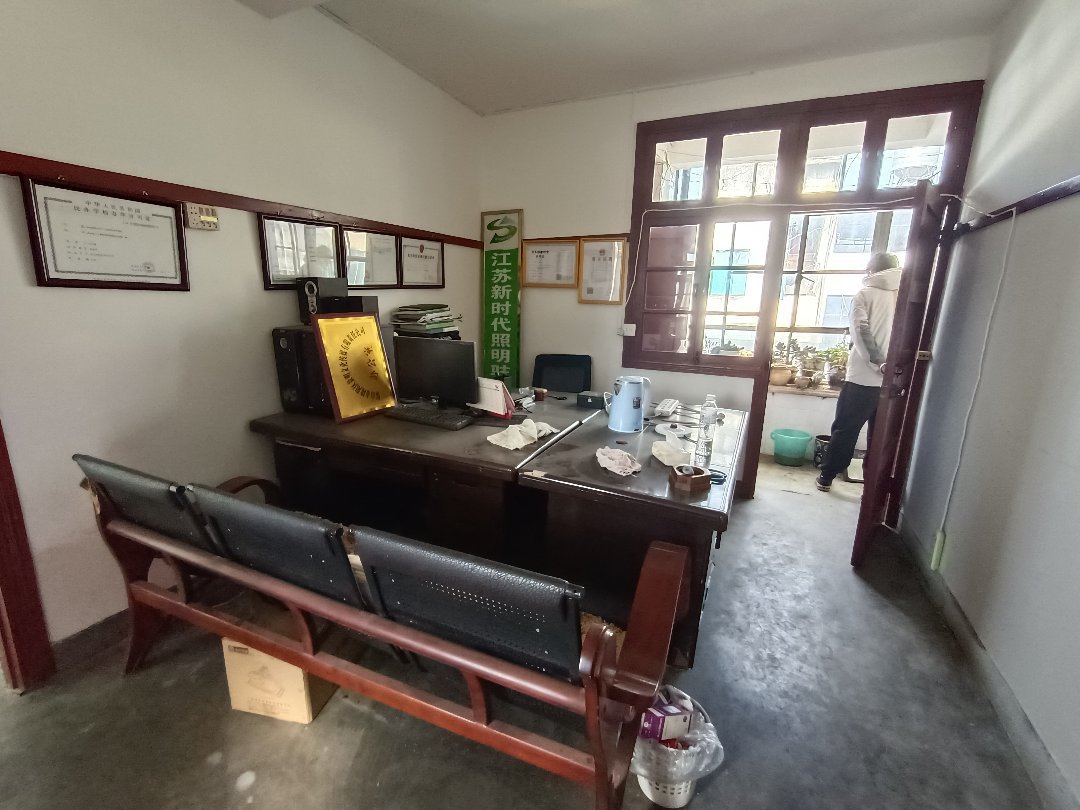 明强街,明强街通商巷两室,东西向,出让地,院子大免费停车,有钥匙4