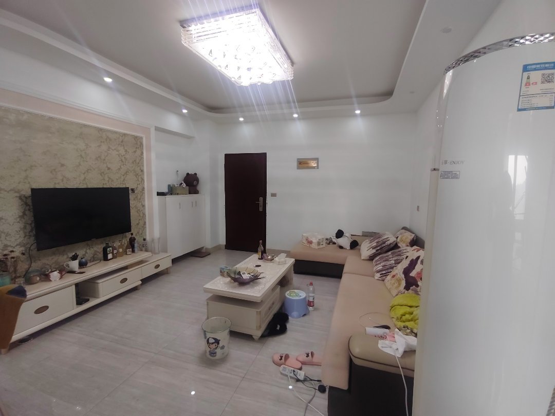 华富商业城,釆光不是很好,但是楼层很好,安心卖2
