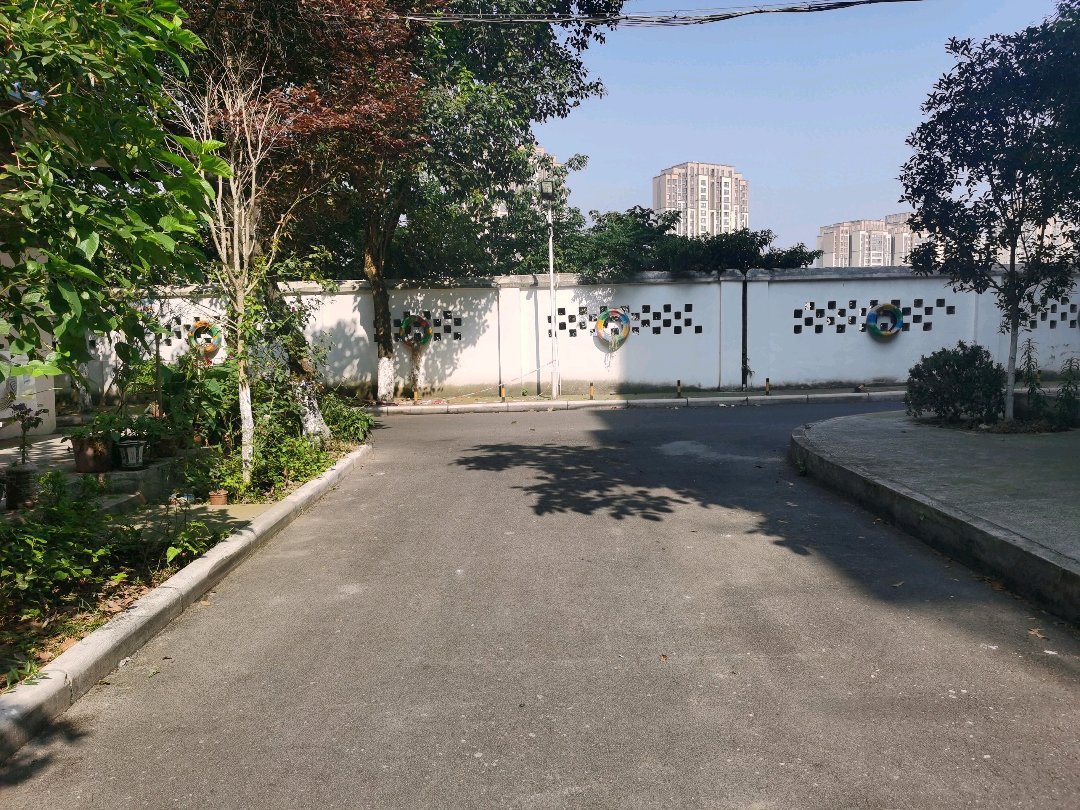 银峰小区,香榭里大道旁边 好楼层 两室拎包入住10