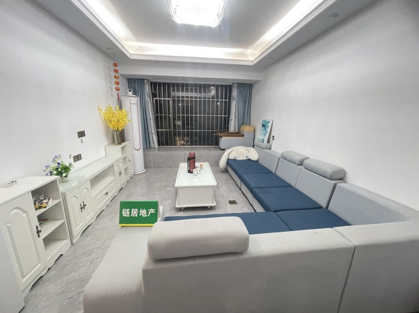 盈彩美地,房子全新装修,三房两卫,房子保养好1