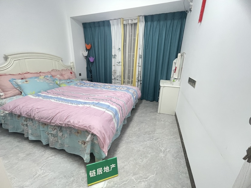 盈彩美地,房子全新装修,三房两卫,房子保养好5