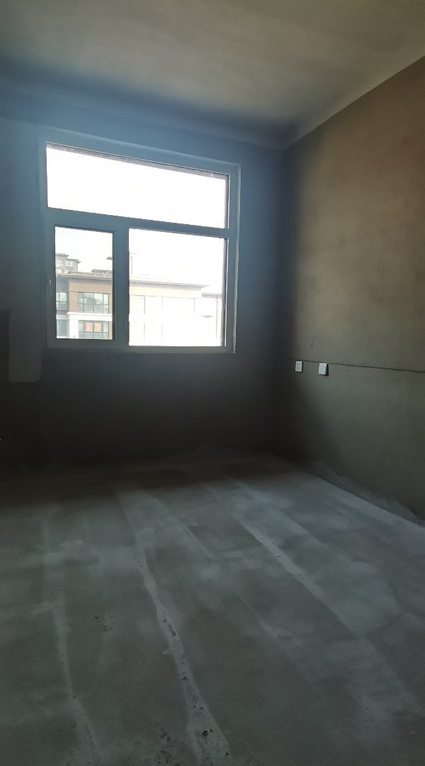 金明寓世纪花园,洋房顶复,车位储藏室齐全。9
